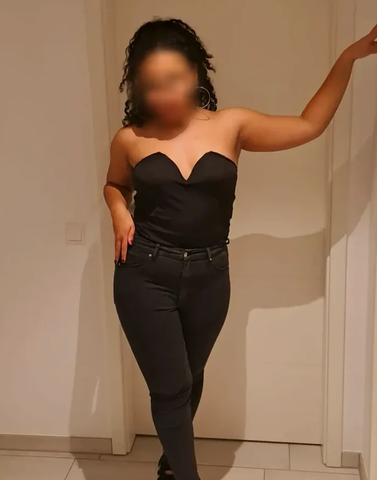 Manuela, 27 anni